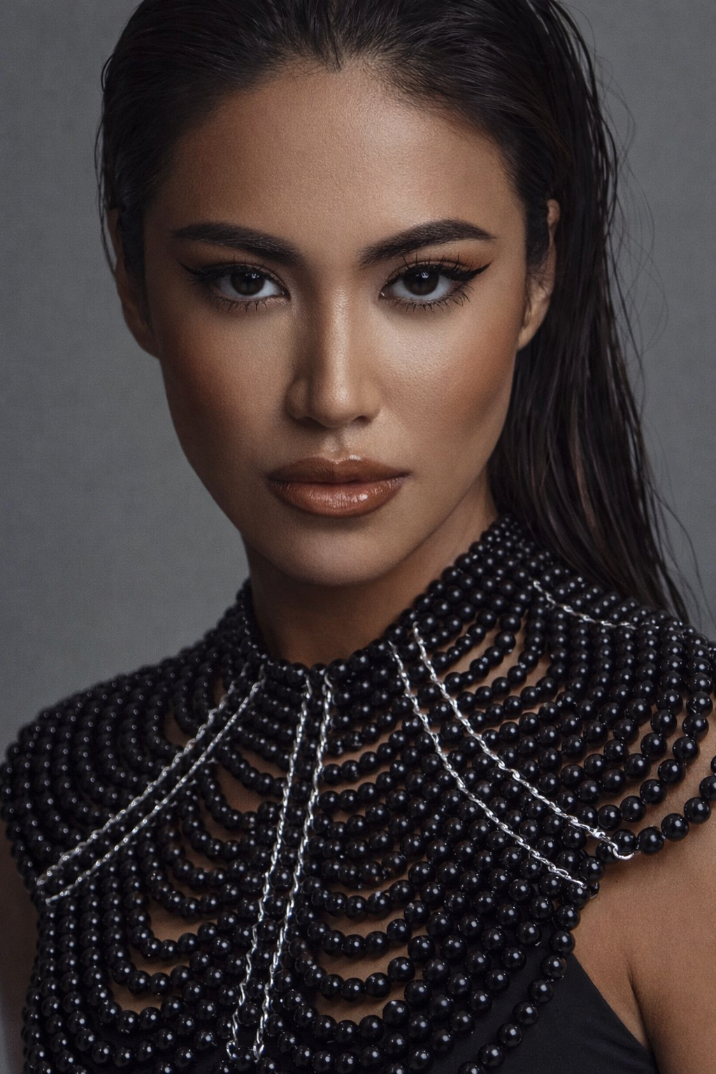 Noir Perle Chest